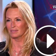 Thé ou Café : Estelle Lefébure parle de ses ex-maris Arthur et David  Hallyday (VIDEO)