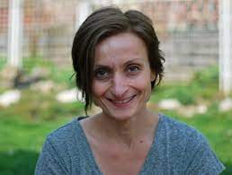 Az első játszott darab, a mezítláb a parkban volt kautzky armand, pikali gerda, koncz gábor, és pécsi ildikó főszereplésével. Marczibanyi Teri Muvelodesi Kozpont Honlapja