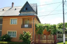 Case cu un etaj, cu două etaje cu terenuri adiacente, în intravilan și în suburbii. Vanzare Casa 4 Camere Mociu