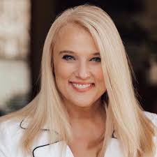 Becky Sommers's Instagram, Twitter & Facebook