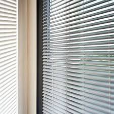 Von innen am fenster kann ein metallisierter behang ein brillanter und wetterunabhängiger sonnenschutz sein. Innenrollo De Rollos Online Kaufen