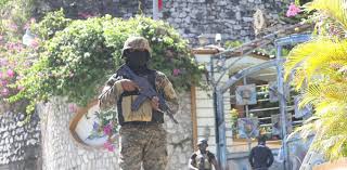 El presidente de haití, jovenel moïse, fue asesinado este miércoles por hombres armados que perpetraron un asalto a su residencia de madrugada 'esta mañana mismo, a la 1:00 de la mañana, 7 de julio, un grupo de personas no identificadas, que hablaban en español e inglés, asesinaron al. 94r7poukkq Unm