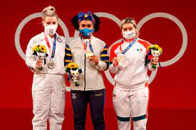 Aremi fuentes ganó la tercera medalla de bronce en los juegos olímpicos de tokio 2020, en la prueba de halterofilia femenil de su categoría. 2edplrsgqqeddm