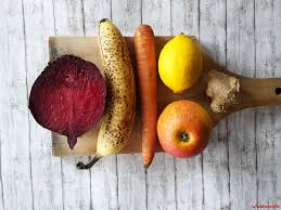 Larisa petrini, health coach, ne pregateste un smoothie bogat in vitamina c, vitamina d, fier si potasiu. Detox Smoothie With Beetroot Foodieopedia