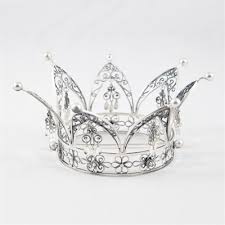 Black And White Crown Aesthetic Pin By Ryn On Haute Couture White Aesthetic Silver Gray Aesthetic