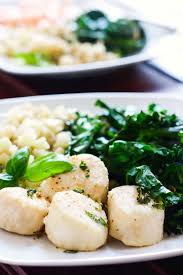 Scallops are one of my favorite weeknight meals, and here's why: Steamed Scallops With Garlic And Herb
