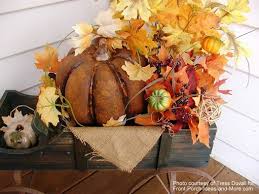 Hi friends and happy weekend! 12 Easy Fall Decorating Ideas For Your Porch Or Yard