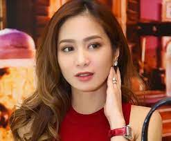 Saat disinggung mengapa memilih pindah agama, bunga angkat suara. Ditanya Soal Pindah Agama Bunga Zainal Biarlah Menjadi Pilihan Saya Dan Keluarga Okezone Celebrity