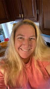 Amy Bloomfield's Instagram, Twitter & Facebook