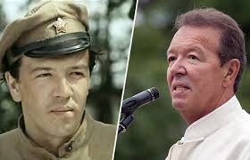 📌 16 браков Владимира Новикова: 15 свадеб, 14 разводов и венчание с одной  и той же женщиной 👉🏻 👉🏻 kulturologia.ru/blogs/250619/43493/ Он стал  знаменит после роли уголовника Магадана из картины «Опасные друзья». Всего