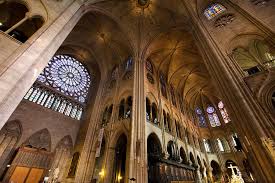 mis à jour le 18 décembre 2019 à 21h48 le 15 avril dernier, des millions de personnes ont suivi en direct, complètement effarés, à paris ou à la télévision, l'évolution de l'incendie qui a ravagé la célèbre cathédrale parisienne. Notre Dame Innenansichten Der Kathedrale Von Paris