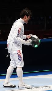 Awkward animals pics socially awkward penguins cute animals animals hilarious gif socially awkward penguin. Jlunbsp9k7xjm