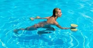 Can Exercising Help You Burn 2000 Calories A Day Swimming Pool Exercises Pool Workout Swimming Workout