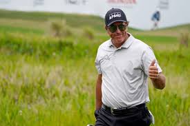 The two became romantically engaged when he was a senior in college at arizona state university in tempe, arizona. Phil Mickelson 2021 Net Worth Salary Endorsements
