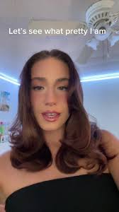 Lily Bond (@lilybonddddd)