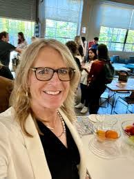 Meredith Bowles's Instagram, Twitter & Facebook