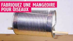 Attention lorsque vous découpez la conserve à bien polir les bords pour éviter que les animaux ne se blessent par inadvertance. Fabriquez Une Mangeoire Pour Oiseaux A Partir D Une Simple Boite De Conserve