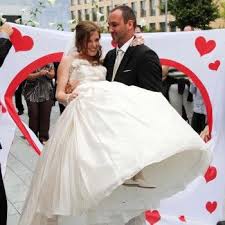 Jeder Kennt Es Jeder Liebt Es Das Hochzeitsherz Ausschneiden Nach Der Hochzeit Hochzeit Herz Hochzeit Hochzeit Spiele