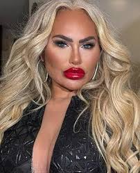 I think the look was accomplished! So sad she did this.