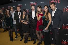 All you need is love: All You Need Is Love Is Als De Nederlandse Kerstfilm Maar Karig Opgetuigd Twee Sterren De Volkskrant