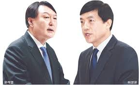 짤은 윤봉길 의사 기념관을 산책하는 윤석열. ìœ¤ì„ì—´ ì´ì„±ìœ¤ ë™ê¸° ì‚¬ì´ ì‹¬ìƒì°®ë‹¤ ì—°ì¼ ê¸´ìž¥ê° ê³ ì¡° ì¤'ì•™ì¼ë³´