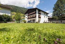 Schönherr haus, kıbrıs turları, yurt içi ve yurt dışı tur seçeneklerinin yanı sıra kayak otelleri, gemi turları, uçak bileti hizmetlerini online olarak satın alma imkanı sunuyoruz. Schonherr Haus Neustift Im Stubaital Informationen Und Buchungen Online Viamichelin