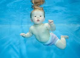 Swimming Babies Underwater Photographs Of Babies Learning How To Swim Baby Swimming Baby Swimming Classes Baby Learning