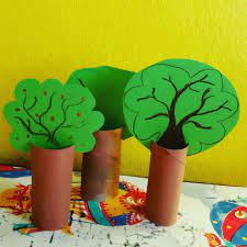 Kinder lieben es zu schnipseln und zu schneiden, zu kleben und kreativ ihre eigenen ideen zusammenzusetzen. Bastelarbeiten Mit Kleinkindern Baume Aus Pappe Baum Wasserfarbe Buntstifte Tonpapier Klorolle Baum Basteln Basteln Bastelarbeiten