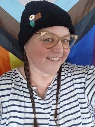 Dinah Webb's Instagram, Twitter & Facebook