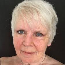 Penelope Hooper's Instagram, Twitter & Facebook