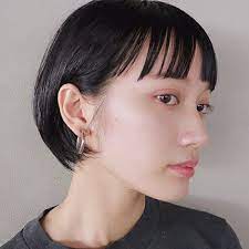 表情からhappyオーラ 大人の春メイクは ほんわか ピンク を取り入れて キナリノ 前髪ありヘア 美髪 ヘアスタイル ロング