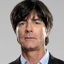 Bei mehreren tests unserer redaktion auf verschiedenen geräten gab es als oberste option gleich „jogi löw schwul. Joachim Low Bald Papa 2021 Neue Baby Geruchte Mediamass
