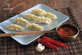 Kulinarisch Nach Nepal Vegetarische Momos Mit Tomatenchutney Keks Koriander Tomatenchutney Vegetarisch Nepalesische Rezepte