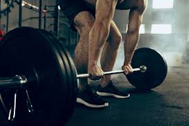 What are some physical benefits to gained from weightlifting? 10 Essential Weightlifting Tips