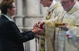 The Truth About Communion in the Hand | The Fatima Center