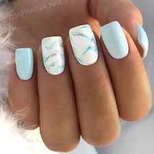 Uñas decoradas cortas para novias sobre este punto quiero decirte que no necesitas pintarte toda la uña, al contrario, quiero decirte que con solo pintar la punta de nuestra uña y por medio de su. Ideas De Unas Blancas Unas Decoradas Paso A Paso Facebook