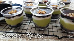 May 31, 2021 · delicious cornbread upside down casserole in 17 minutes. Resep Dan Cara Membuat Brownies Alpukat Youtube