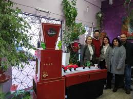 Alcalá de henares es una estación ferroviaria situada en el municipio español de alcalá de henares, al este de madrid. Flor De Romero El Perfumista Y Capricho De Novia Los Mejores Escaparates Navidenos De Alcala De Henares Noticias De Alcala De Henares E Informacion Multimedia 24 Horas Al Dia