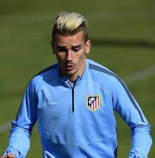 Across the knuckles of griezmann's right hand there exists words which read as hope. Antoine Griezmann Haircut From Year To Year Inspirationseek Com