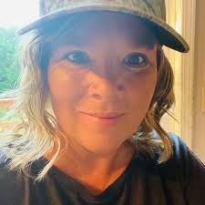 Holly Arnett (@holly_arnett)