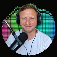 It's Fay Day! The HR & podcast legend that is Fay Wallis is back in da  house! Fay and I previously worked together