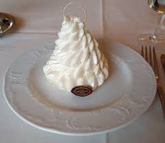 Pavlova Aux Fruits Rouges A L Interieur Miam Cafe Pouchkine Paris Cafe Pouchkine Paris Pavlova Cafe Pouchkine