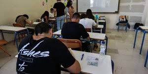 Οι πανελλήνιες συνεχίζονται για τέταρτη ημέρα με όλα τα μέτρα προστασίας που προβλέπει το υγειονομικό πρωτόκολλο και self test. Hnkmthoodosuom
