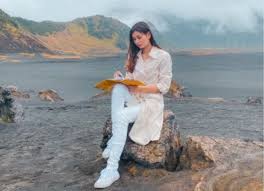 Buku harian seorang istri adalah sebuah sinetron indonesia produksi sinemart. Sinopsis Buku Harian Seorang Istri Sctv Hari Ini Senin 22 Maret 2021 Tabloidbintang Com