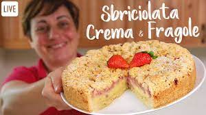 La sbriciolata crema e amarene è sicuramente una delle mie ricette più replicate, è di un buono esagerato e facilissima da fare. Sbriciolata Crema E Fragole Ricetta Facile In Diretta Youtube