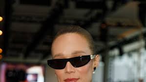 Ex-BBB, Ivy Moraes corta o cabelo e doa para pacientes com câncer