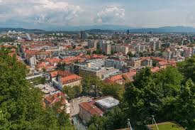 Desde mapcarta, el mapa abierto. Paisaje Urbano De Ljubljana Capital De Eslovenia En El D Foto De Stock Crushpixel