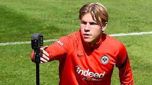Jens petter hauge is a norwegian professional footballer who plays as a winger for german bundesliga club eintracht frankfurt, on loan from. Jens Petter Hauge Soll Eintracht Frankfurt Gegen Bvb Helfen