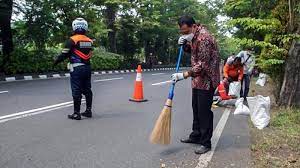 Check spelling or type a new query. Wali Kota Eri Cahyadi Ikut Sapu Jalan Di Surabaya Selatan Evaluasi Jumlah Satgas Kebersihan Surya