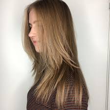 Use argan oil or another conditioner to a center part and a cut that hits just below the shoulders is the perfect blank slate hairstyle for round faces. 18 Most Flattering Long Hairstyles For Round Faces 2021 Trends